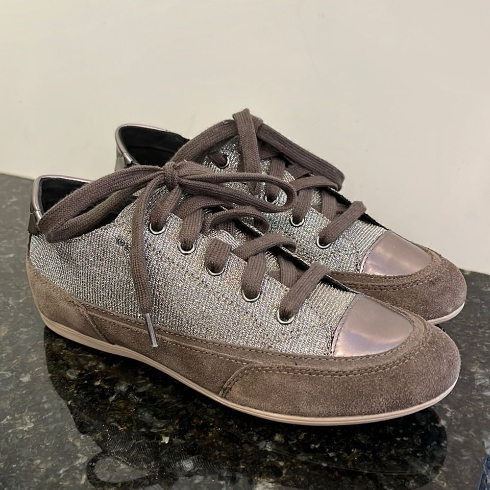 Women’s Geox Respira Brown Suede Sparkle Shoe with laces. Size 6.